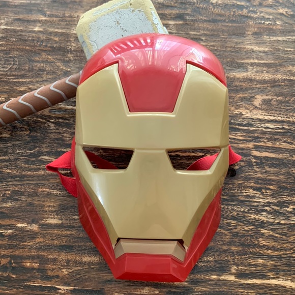 Iron Man Mask - Picture 1 of 7